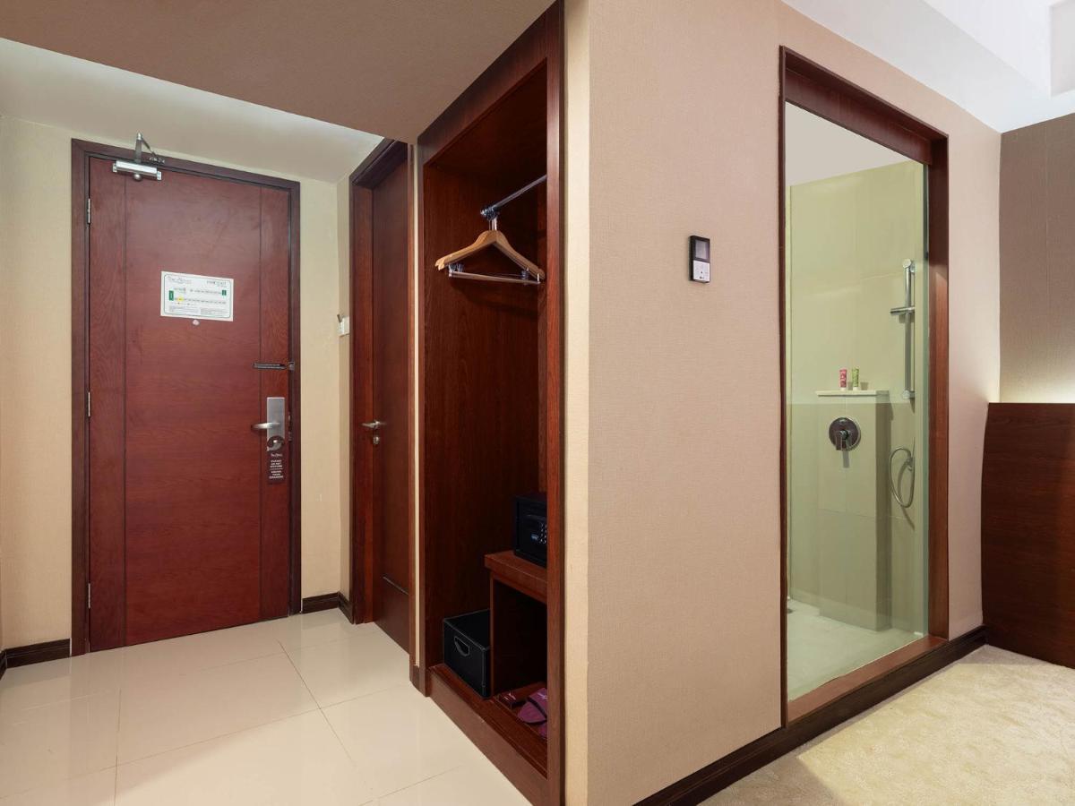The Alana Yogyakarta Hotel And Convention Center Sleman  Exterior foto