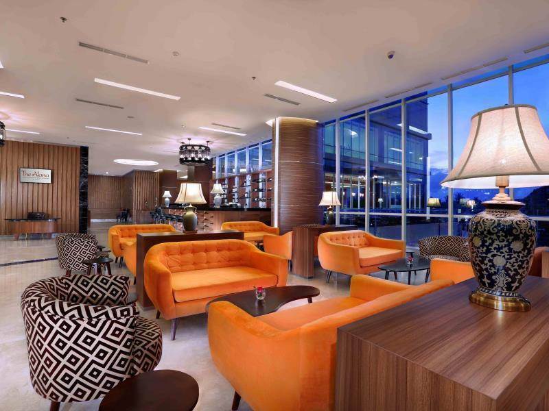 The Alana Yogyakarta Hotel And Convention Center Sleman  Exterior foto